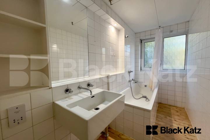 Charming private garden with wooden floors throughout  Cluny Estate , London bridge